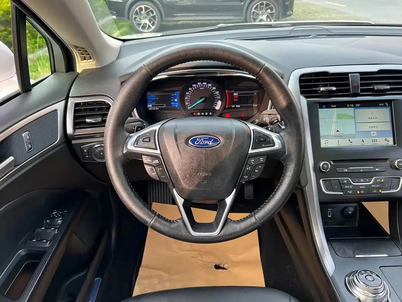 2017 Ford Mondeo EcoBoost 200 Luxury — миниатюра 16