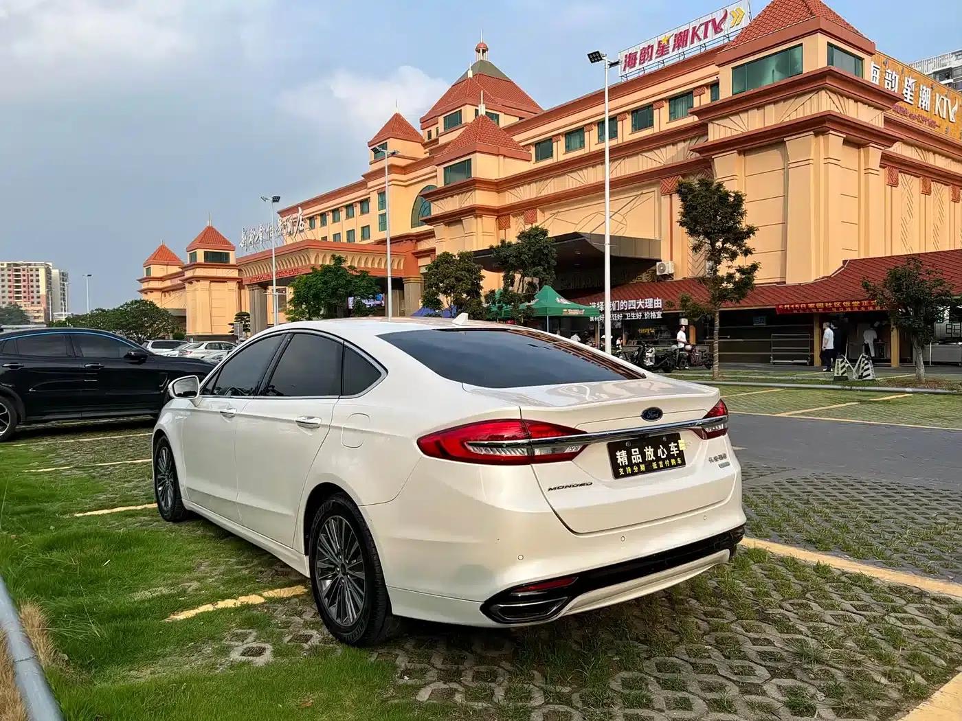2017 Ford Mondeo EcoBoost 200 Luxury — миниатюра 4