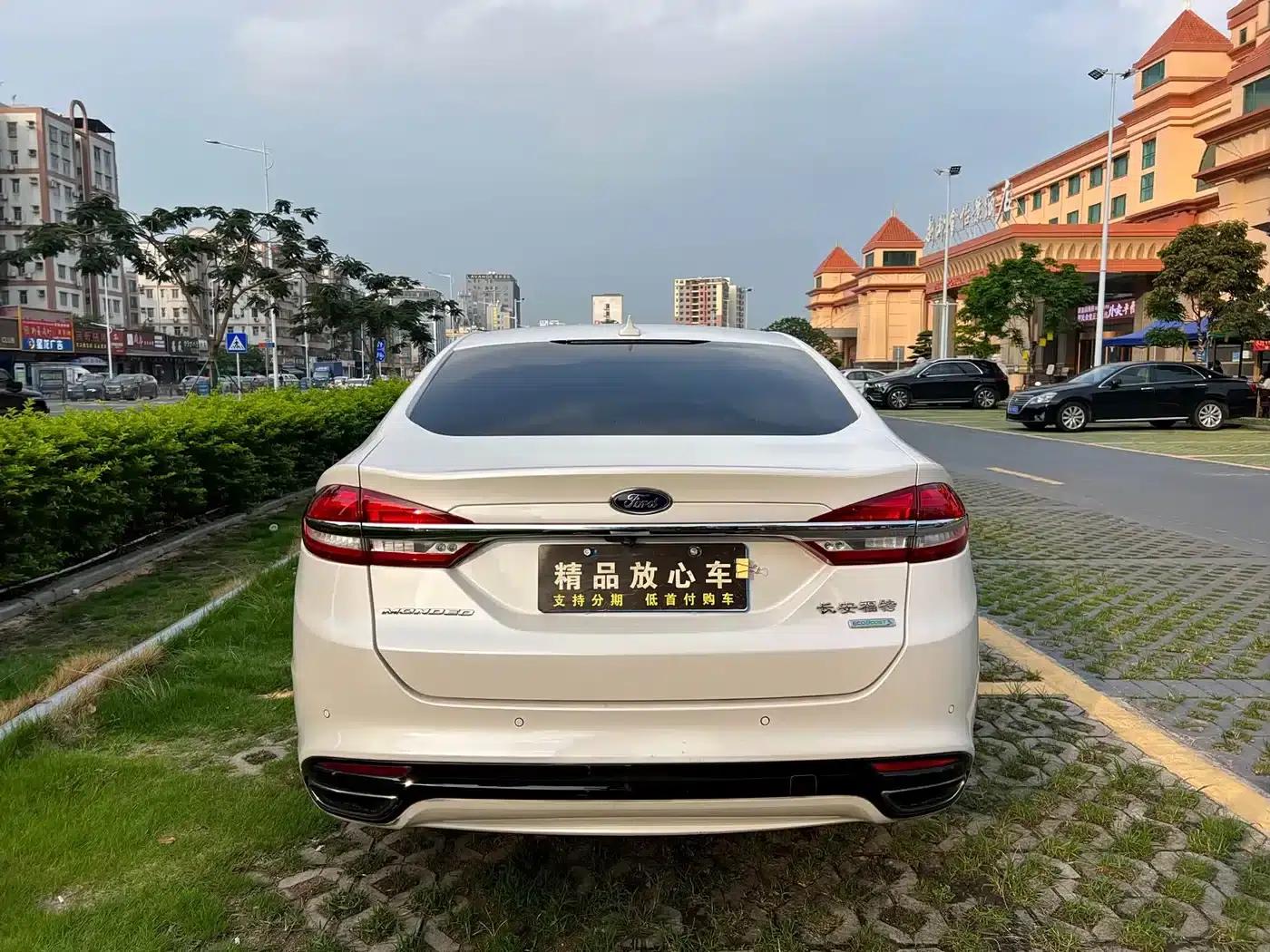 2017 Ford Mondeo EcoBoost 200 Luxury — миниатюра 5