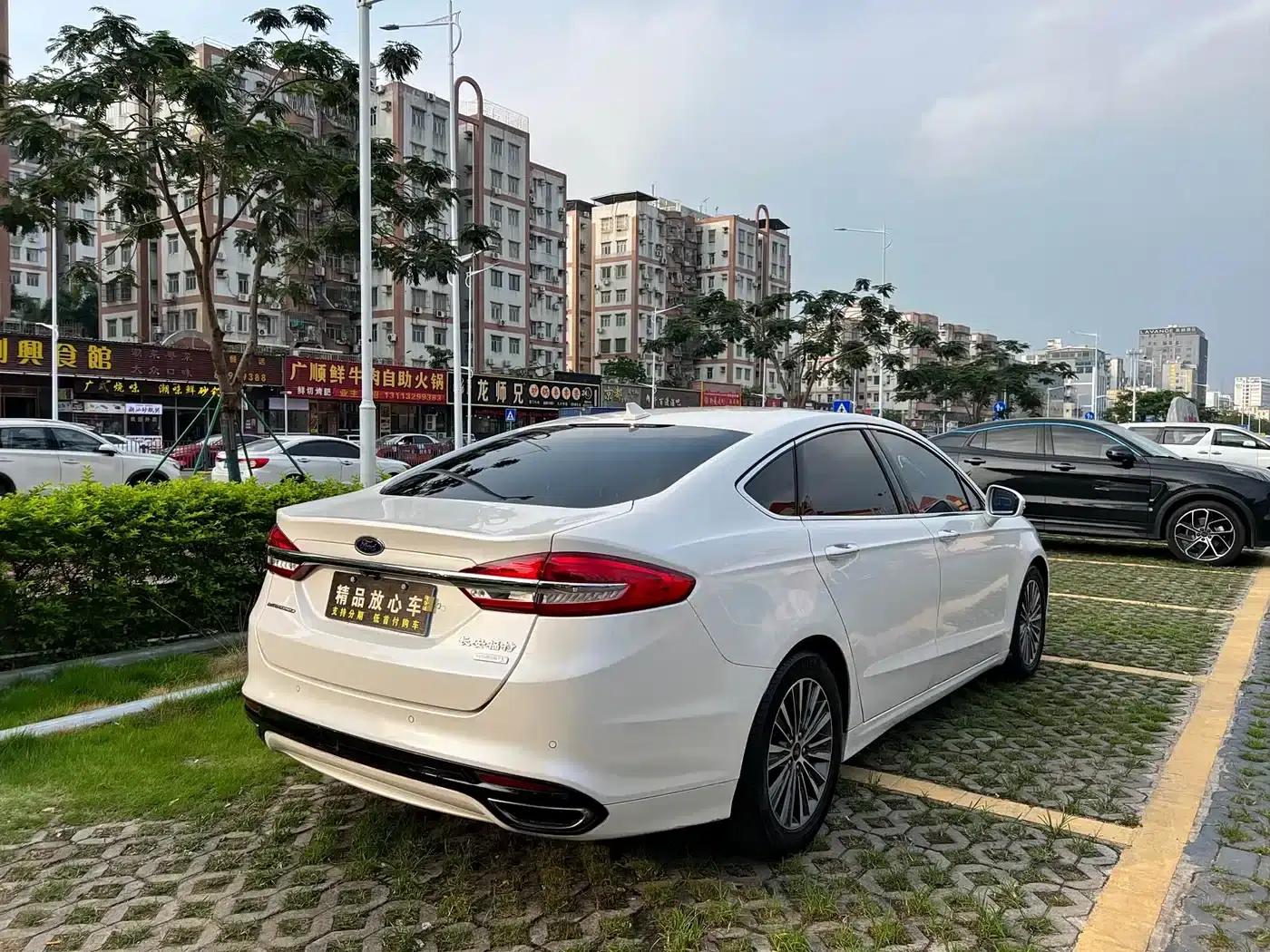 2017 Ford Mondeo EcoBoost 200 Luxury — миниатюра 6