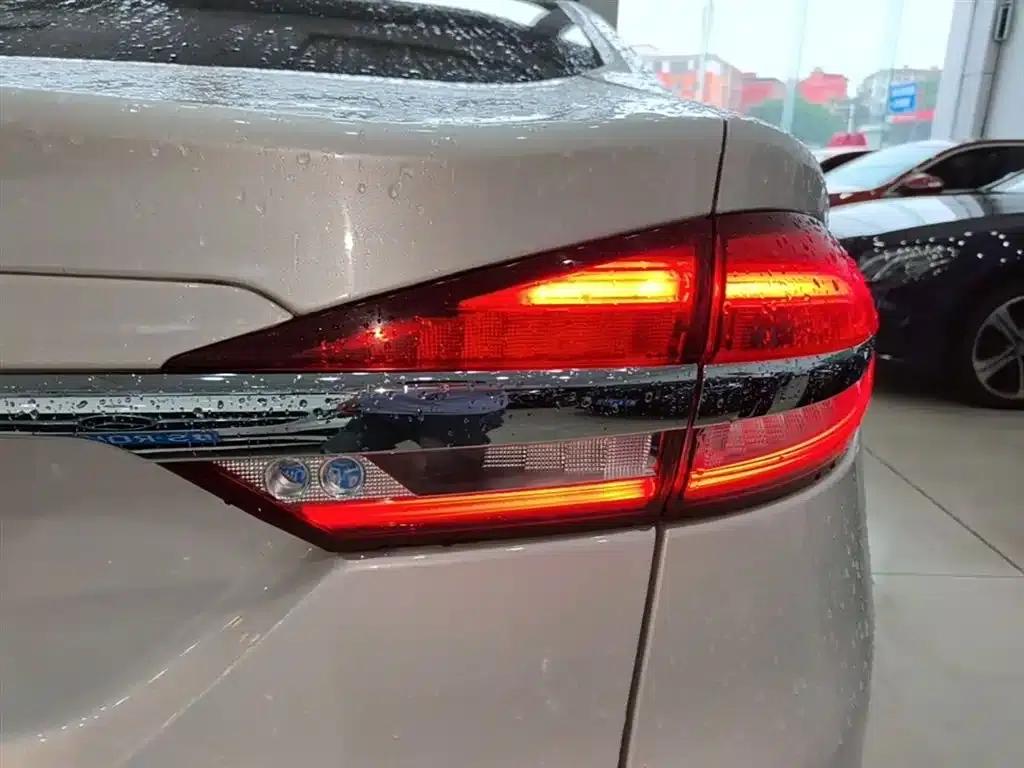 2017 Ford Mondeo EcoBoost 180 Fashion Edition — миниатюра 8
