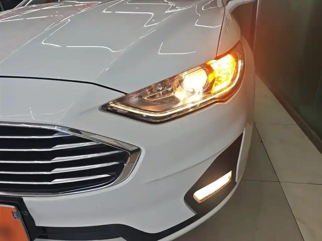 2020 Ford Mondeo EcoBoost 180 Fashion Edition — миниатюра 24