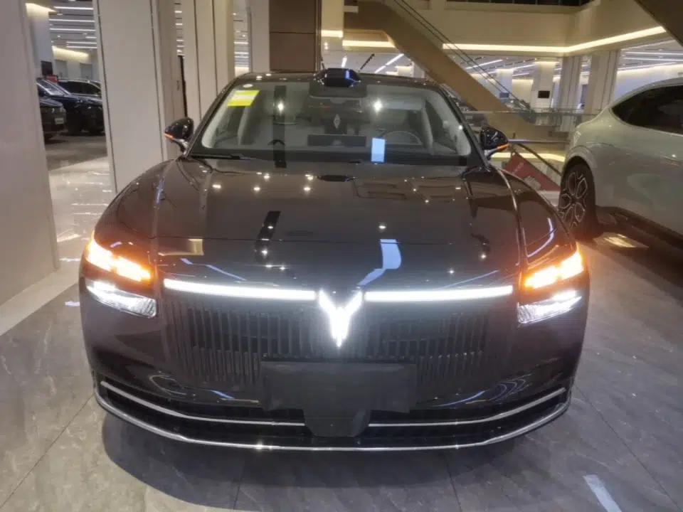 VOYAH Lantu Chiguang L 2026 Four-Wheel-Drive Ultra — миниатюра 2