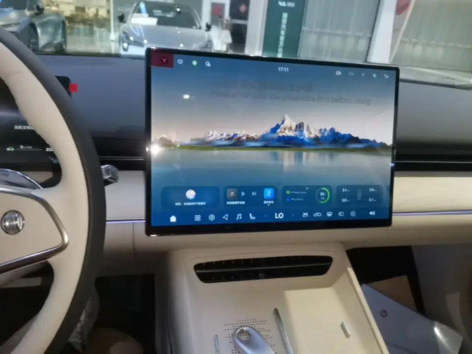 VOYAH Lantu Chiguang L 2026 Four-Wheel-Drive Ultra — миниатюра 16