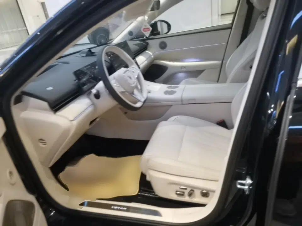 VOYAH Lantu Chiguang L 2026 Four-Wheel-Drive Ultra — миниатюра 18