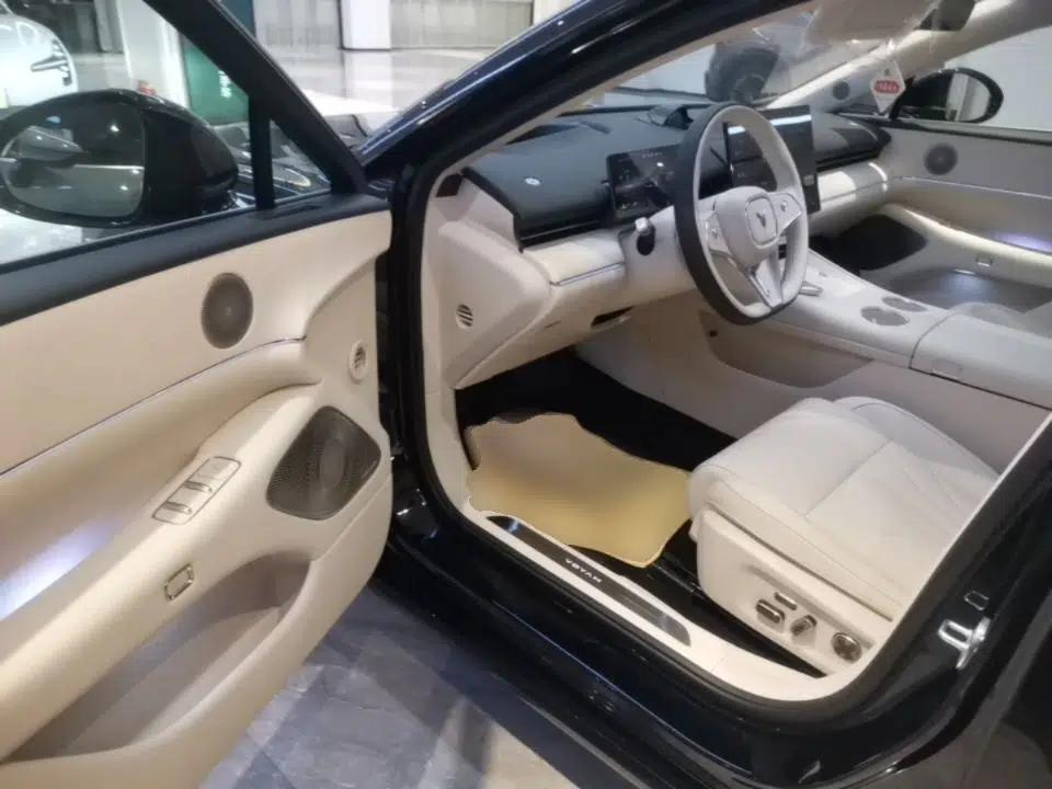 VOYAH Lantu Chiguang L 2026 Four-Wheel-Drive Ultra — миниатюра 19