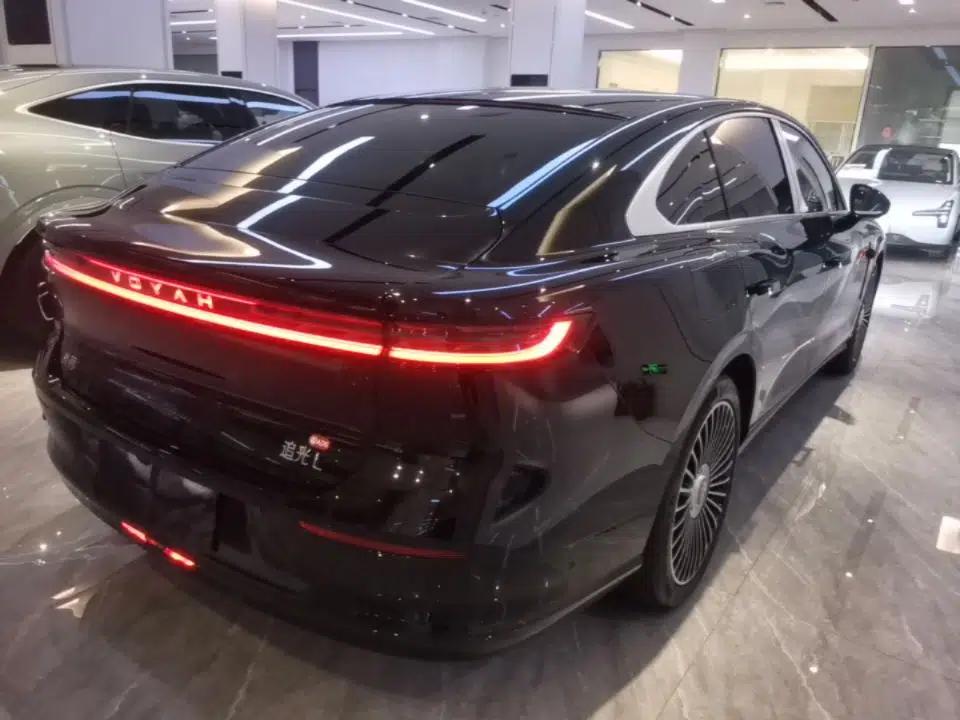 VOYAH Lantu Chiguang L 2026 Four-Wheel-Drive Ultra — миниатюра 6