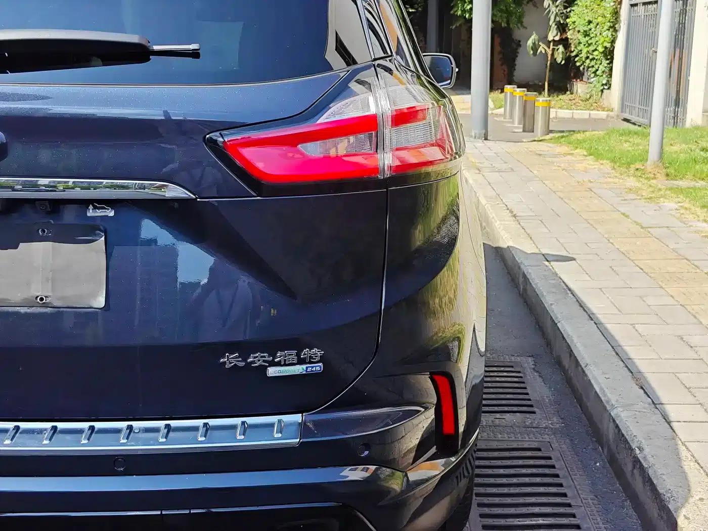 2020 Ford Edge EcoBoost 245 2WD Luxury 7-seater — миниатюра 20
