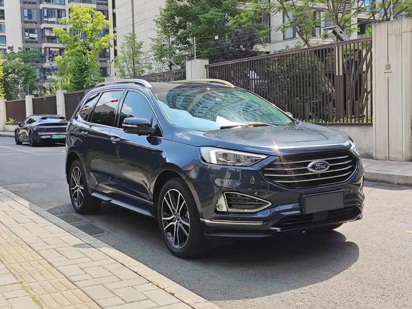 2020 Ford Edge EcoBoost 245 2WD Luxury 7-seater — миниатюра 3