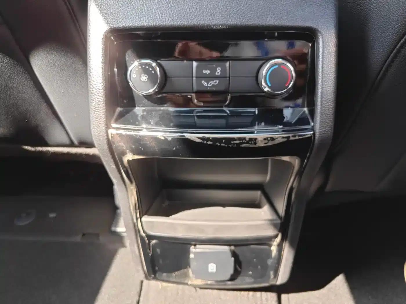 2020 Ford Edge EcoBoost 245 2WD Luxury 7-seater — миниатюра 22