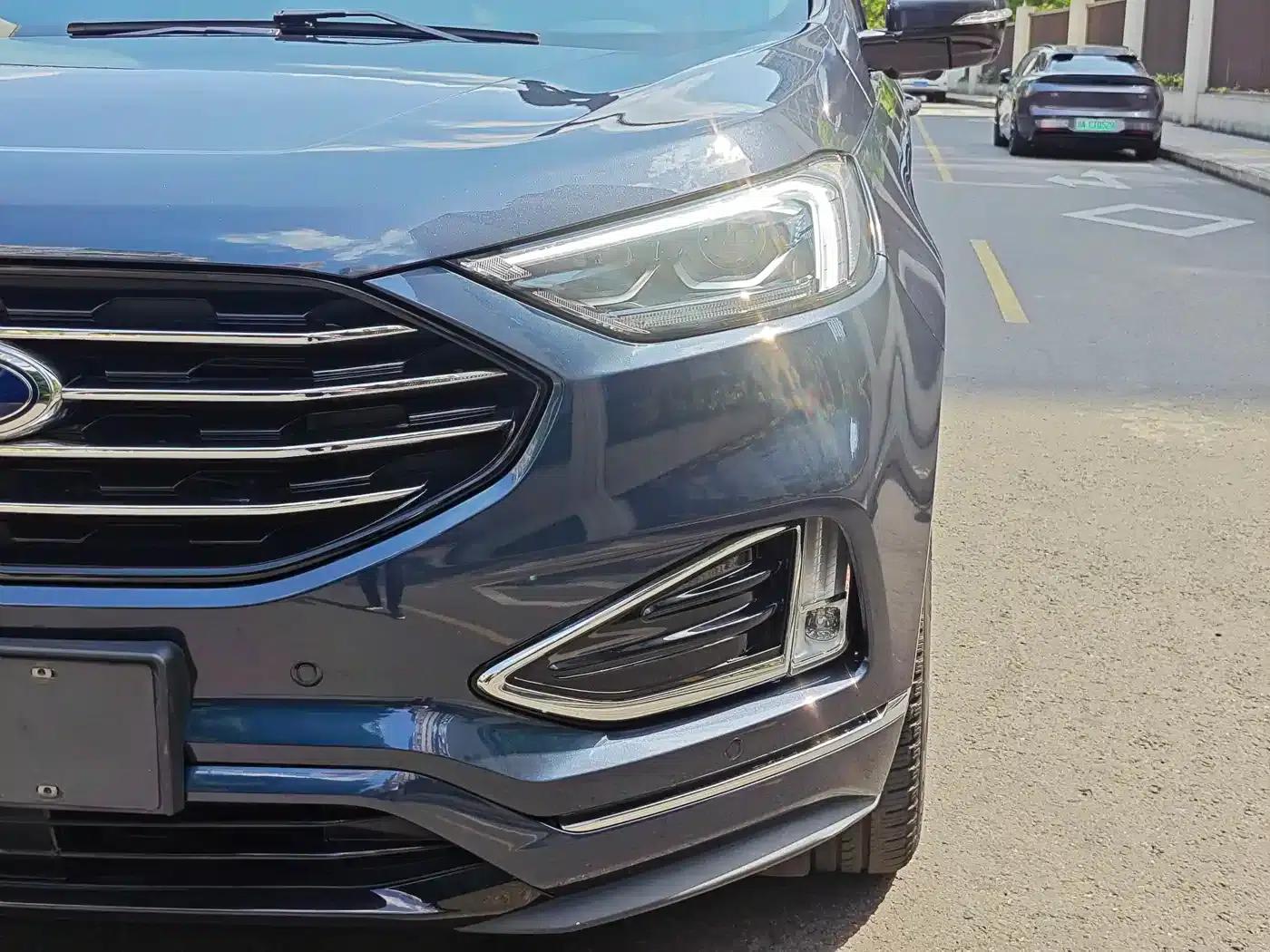 2020 Ford Edge EcoBoost 245 2WD Luxury 7-seater — миниатюра 4