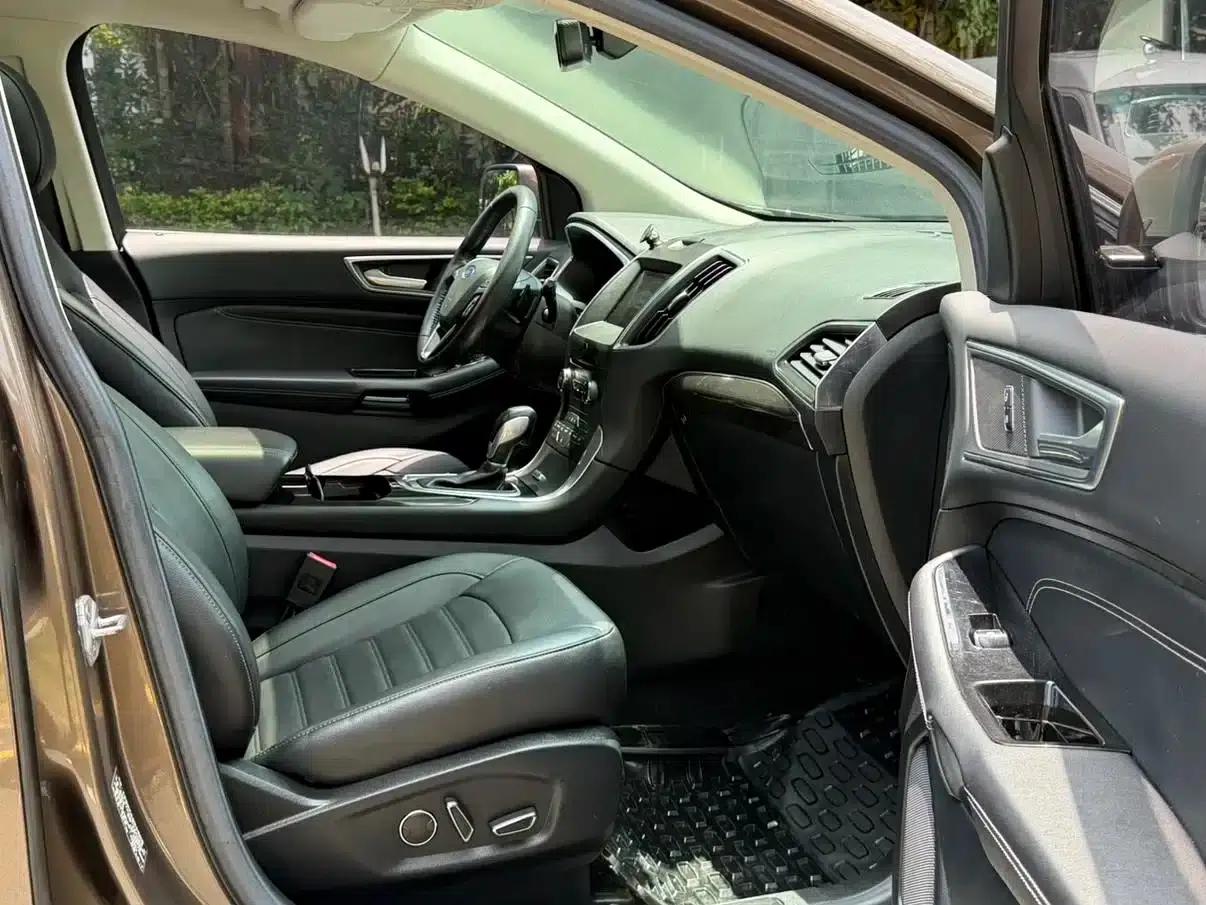 2016 Ford Edge EcoBoost 245 2WD Luxury 7-seater — миниатюра 11