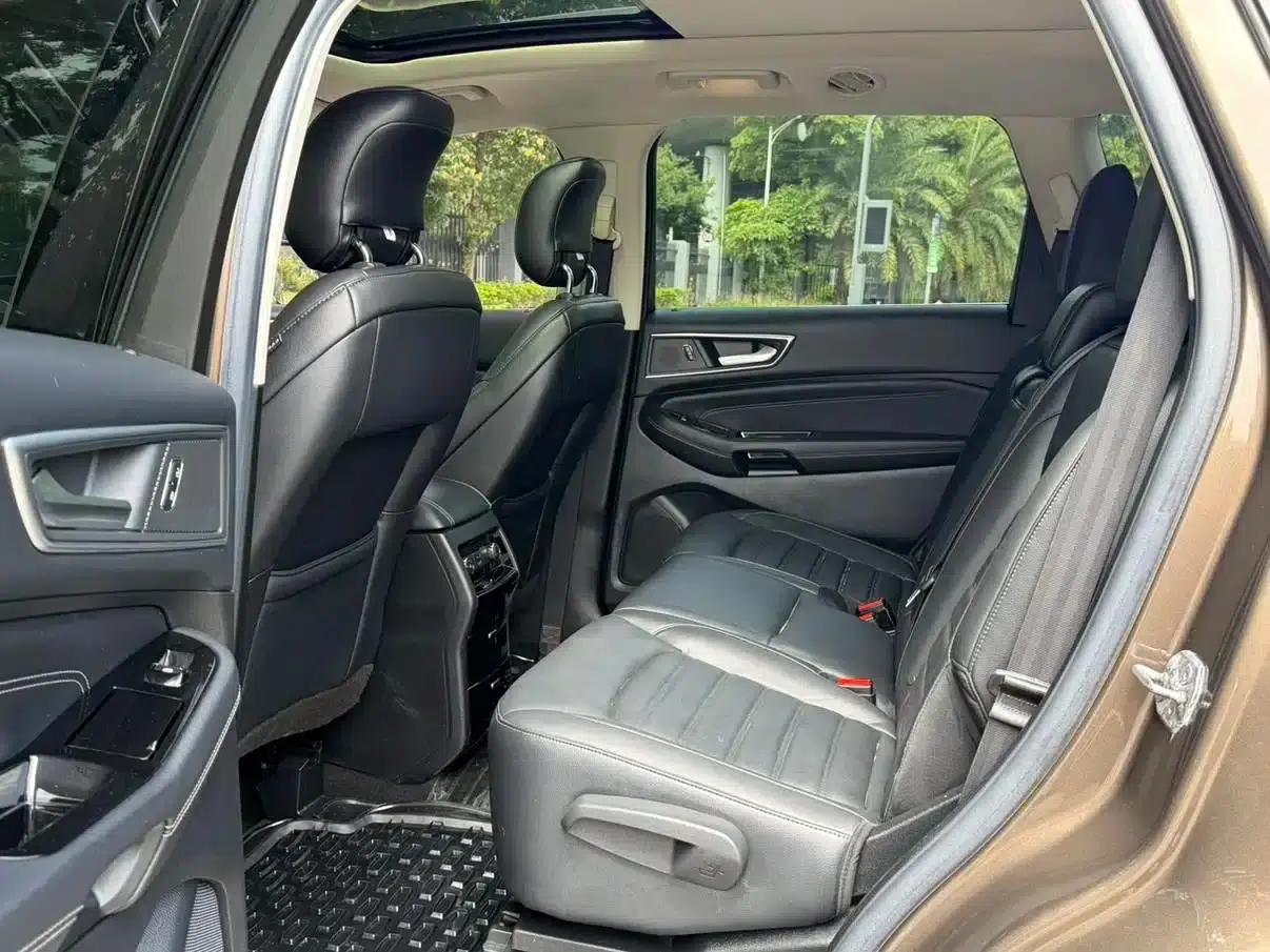 2016 Ford Edge EcoBoost 245 2WD Luxury 7-seater — миниатюра 16