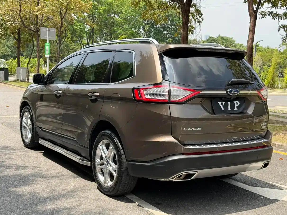 2016 Ford Edge EcoBoost 245 2WD Luxury 7-seater — миниатюра 4