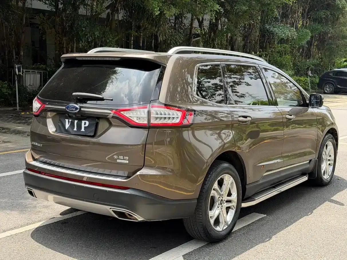 2016 Ford Edge EcoBoost 245 2WD Luxury 7-seater — миниатюра 5