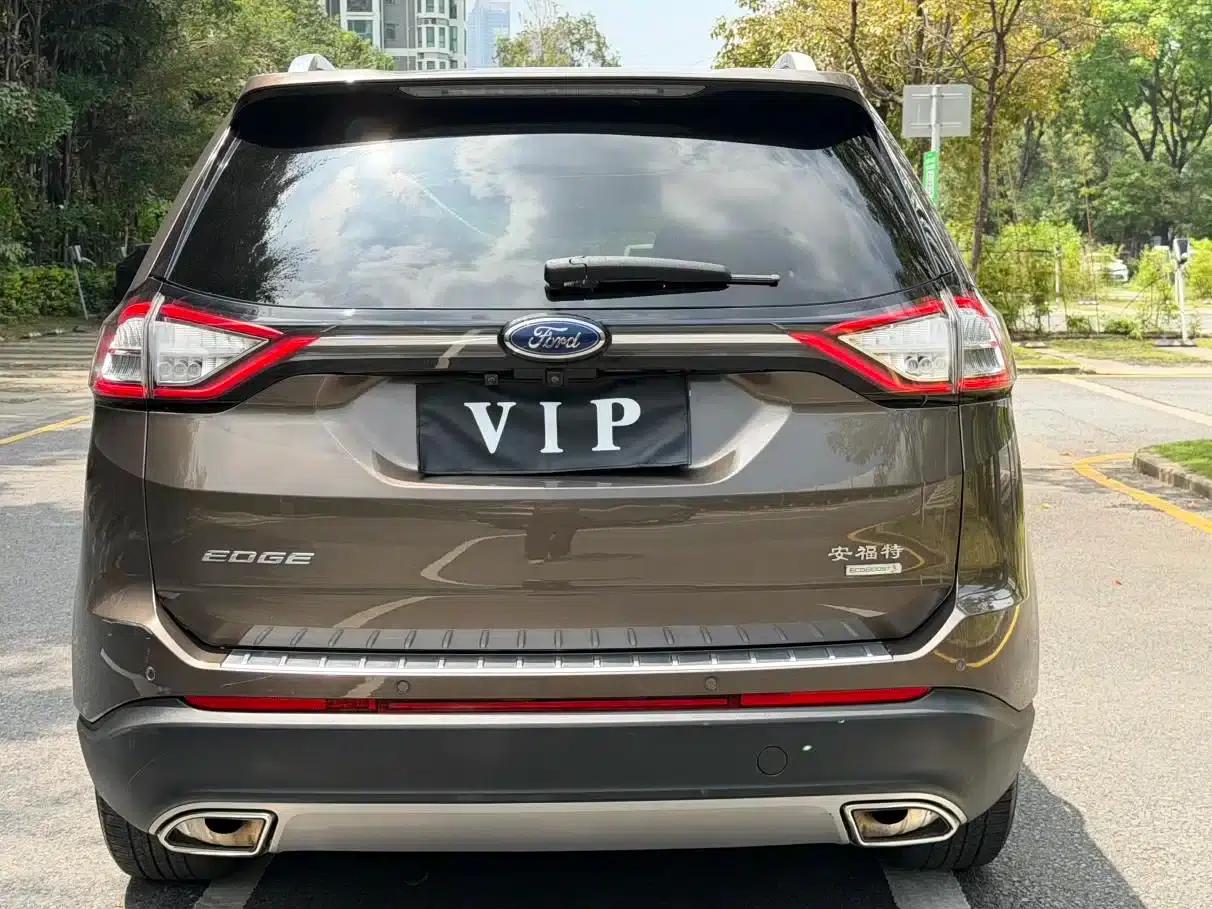 2016 Ford Edge EcoBoost 245 2WD Luxury 7-seater — миниатюра 6