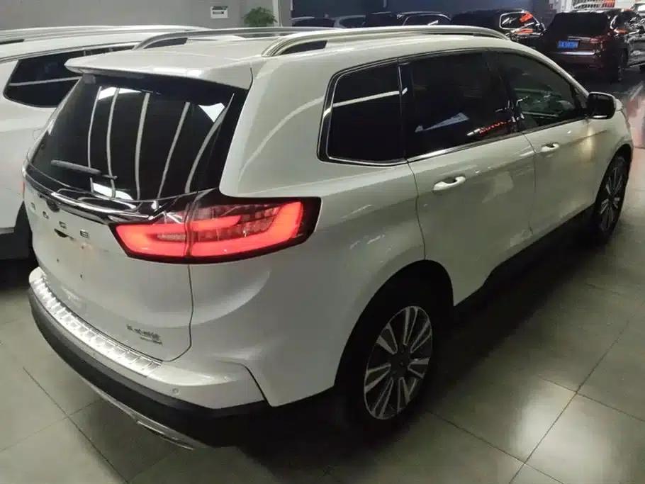 Edge 2022 PLUS EcoBoost 245 AWD Platinum Edition 7-seater — миниатюра 3
