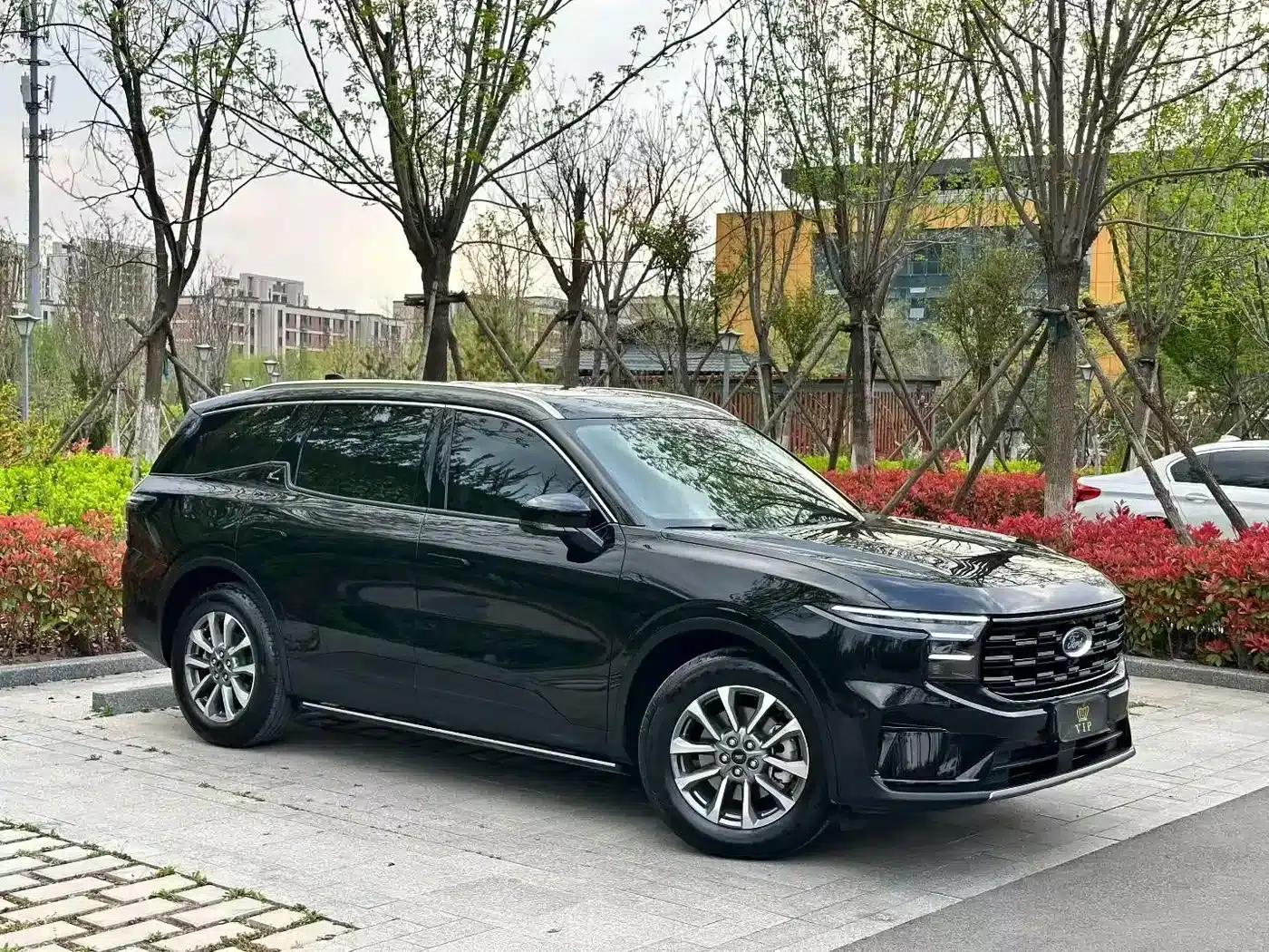 2025 Ford Edge L 2.0T EcoBoost 2WD 7-Seat Luxury — миниатюра 3
