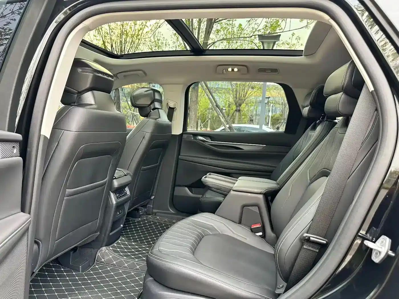 2025 Ford Edge L 2.0T EcoBoost 2WD 7-Seat Luxury — миниатюра 4