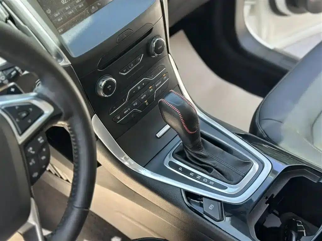 Edge 2015 2.0T GTDi AWD Luxury Edition — миниатюра 17
