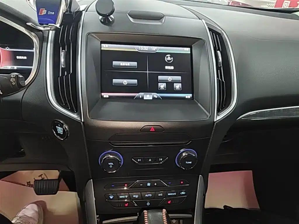 Edge 2015 2.0T GTDi AWD Luxury Edition — миниатюра 5