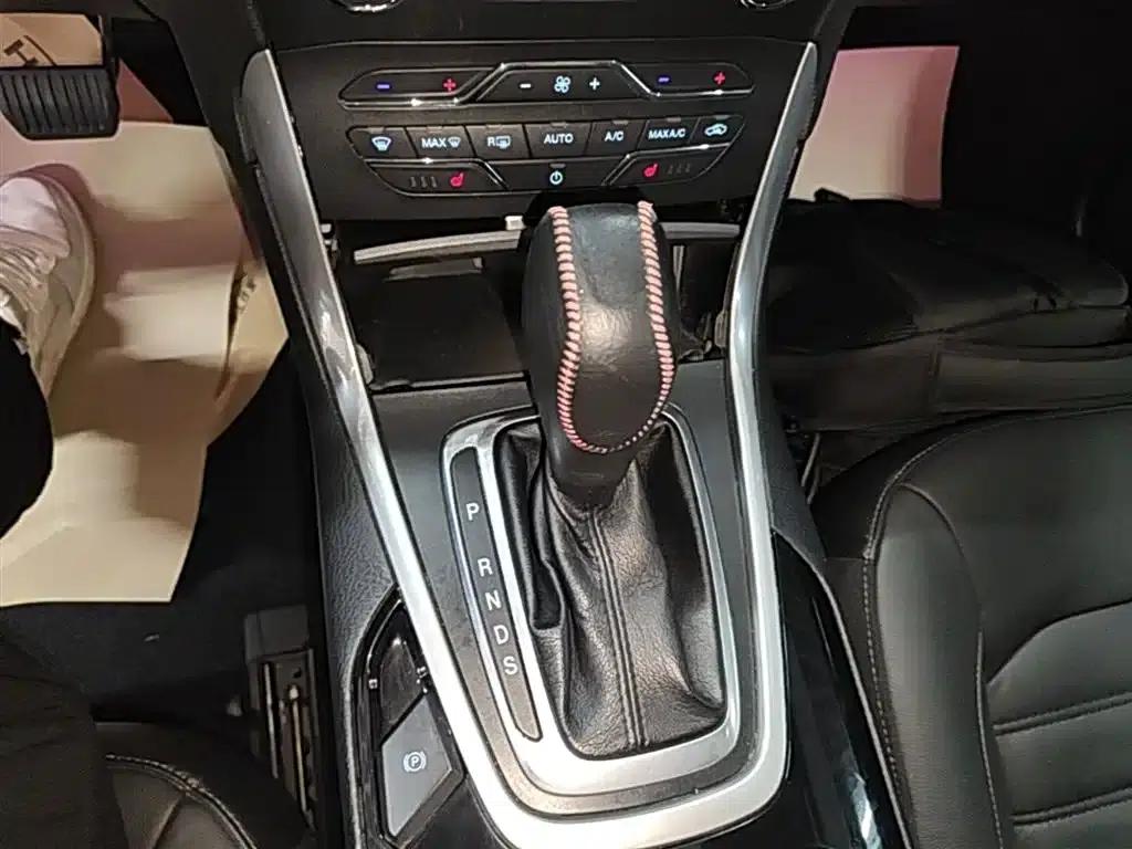 Edge 2015 2.0T GTDi AWD Luxury Edition — миниатюра 6