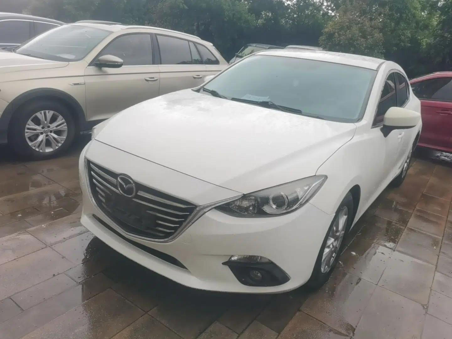 Mazda 3 Axela 2016 Sedan 1.5L Automatic Comfort Model — миниатюра 1