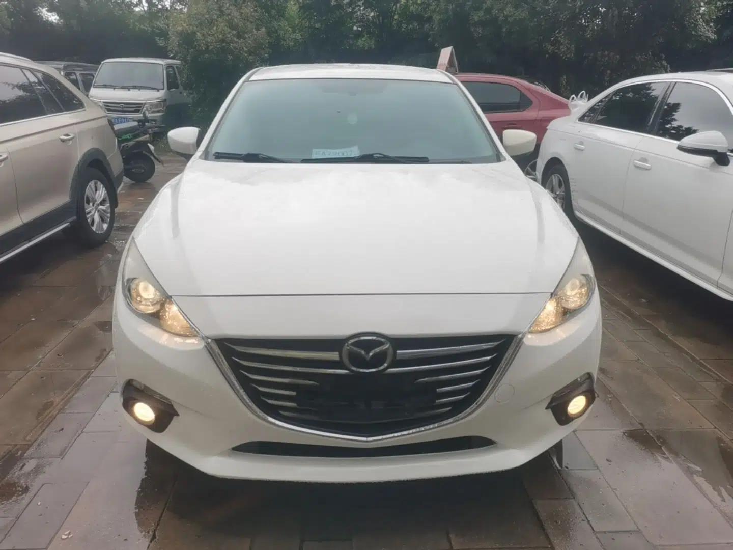 Mazda 3 Axela 2016 Sedan 1.5L Automatic Comfort Model — миниатюра 2