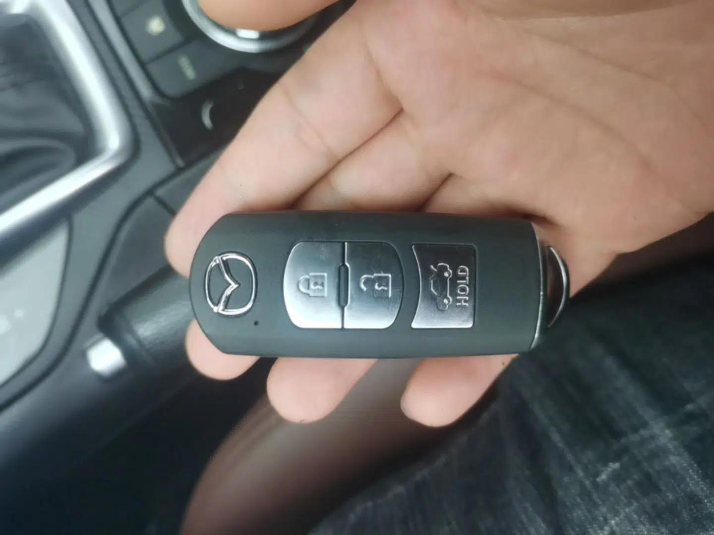 Mazda 3 Axela 2016 Sedan 1.5L Automatic Comfort Model — миниатюра 12