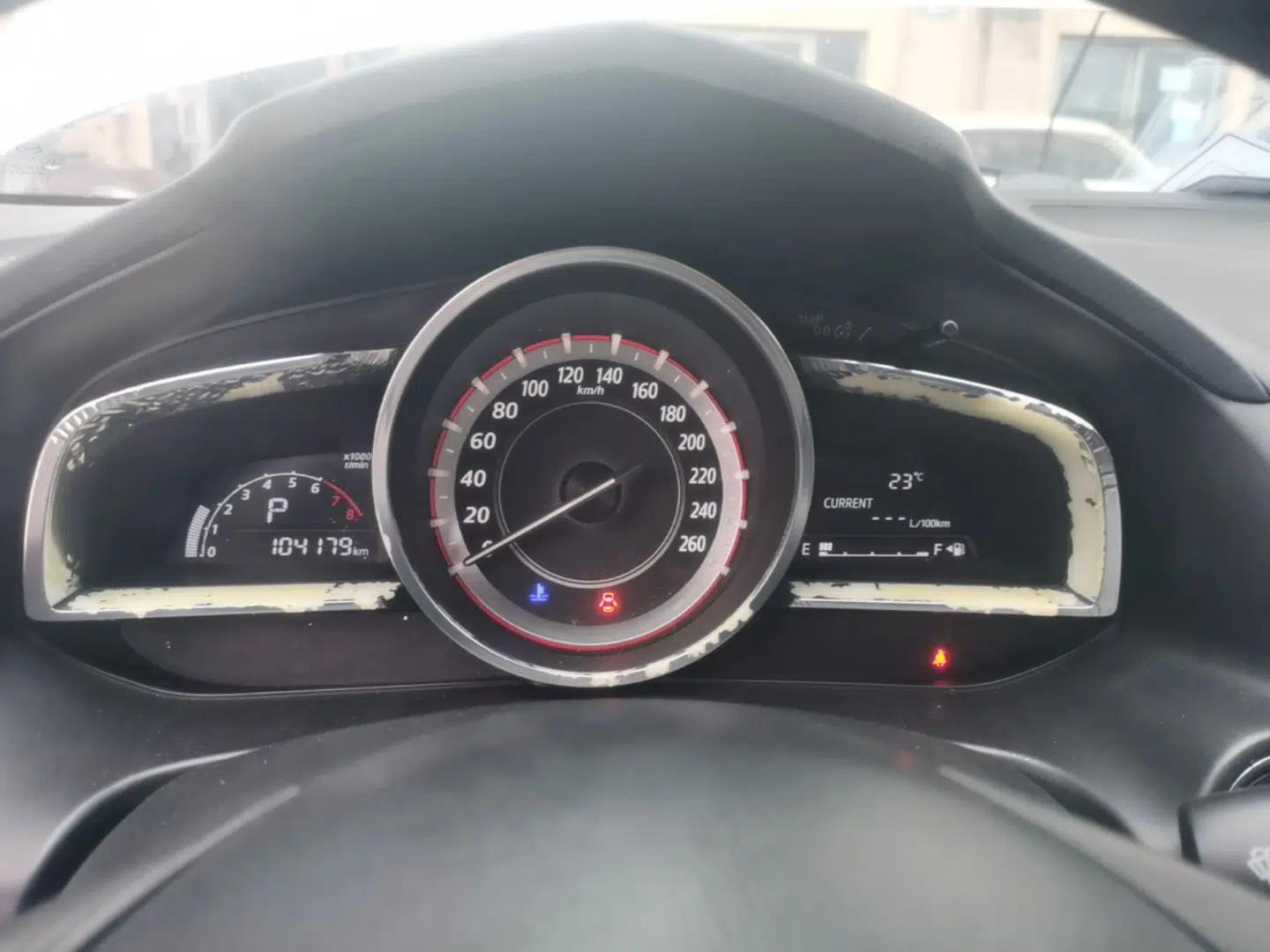 Mazda 3 Axela 2016 Sedan 1.5L Automatic Comfort Model — миниатюра 15