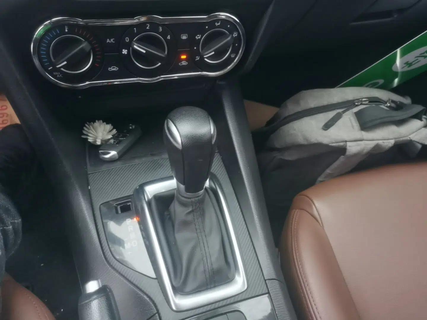 Mazda 3 Axela 2016 Sedan 1.5L Automatic Comfort Model — миниатюра 17