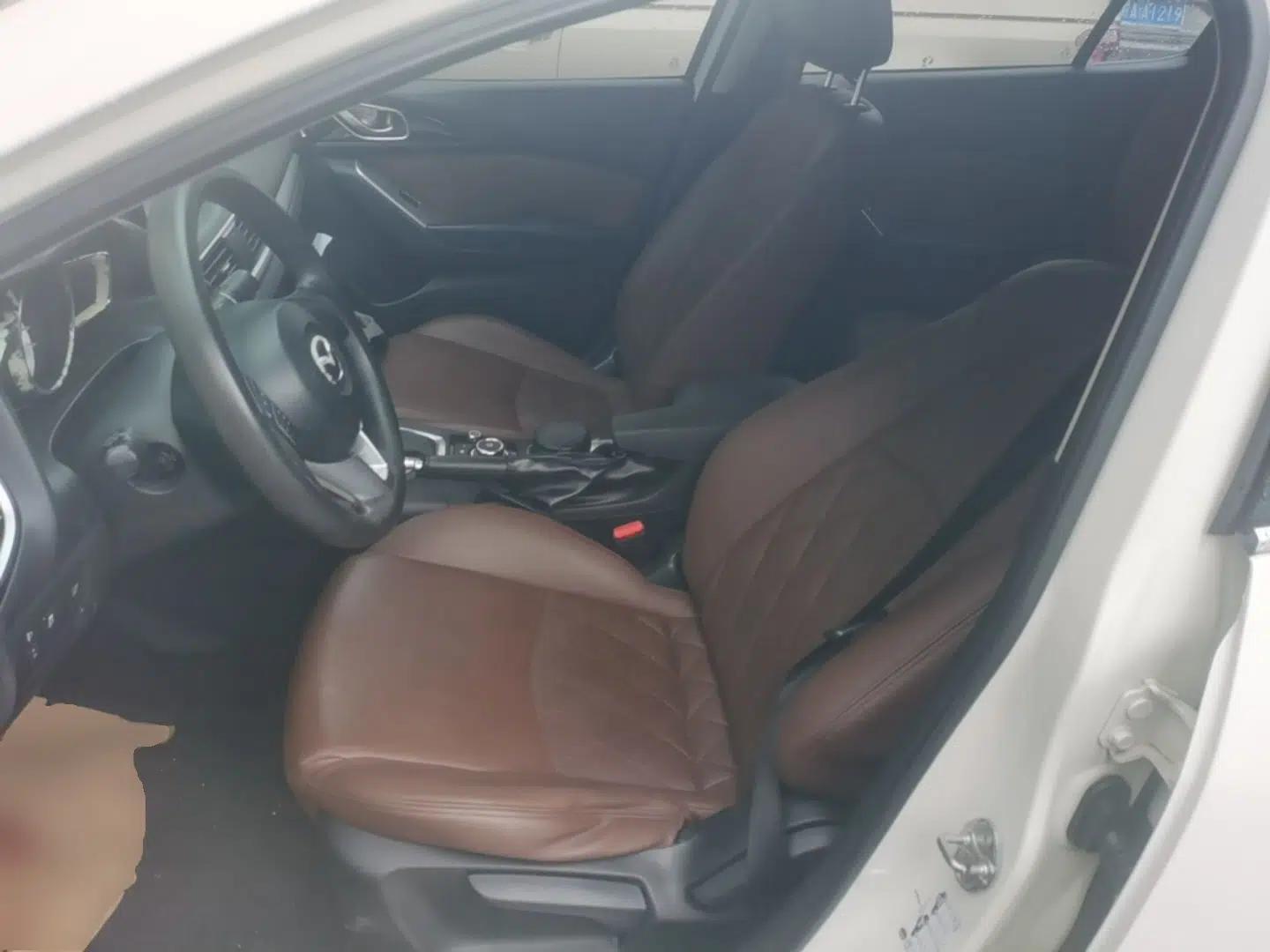 Mazda 3 Axela 2016 Sedan 1.5L Automatic Comfort Model — миниатюра 18
