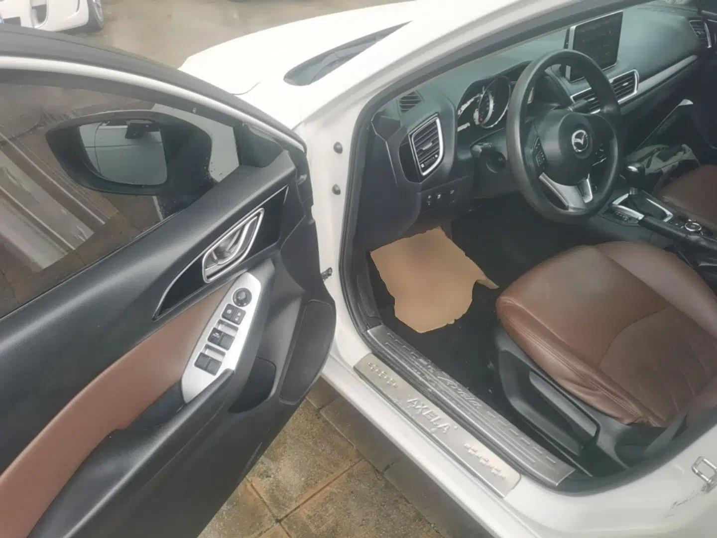 Mazda 3 Axela 2016 Sedan 1.5L Automatic Comfort Model — миниатюра 19