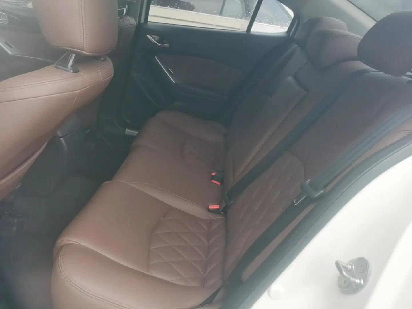 Mazda 3 Axela 2016 Sedan 1.5L Automatic Comfort Model — миниатюра 20