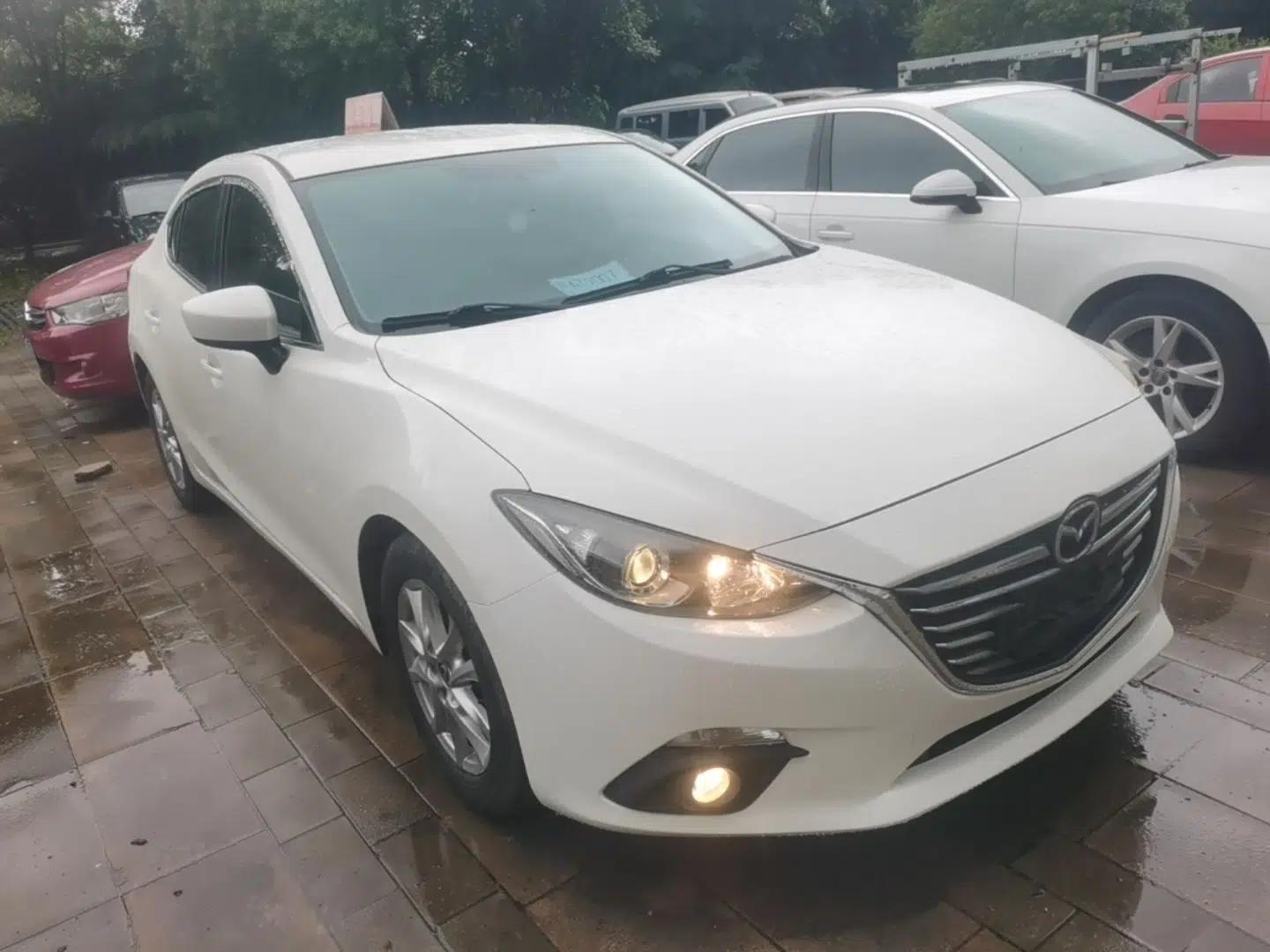 Mazda 3 Axela 2016 Sedan 1.5L Automatic Comfort Model — миниатюра 3