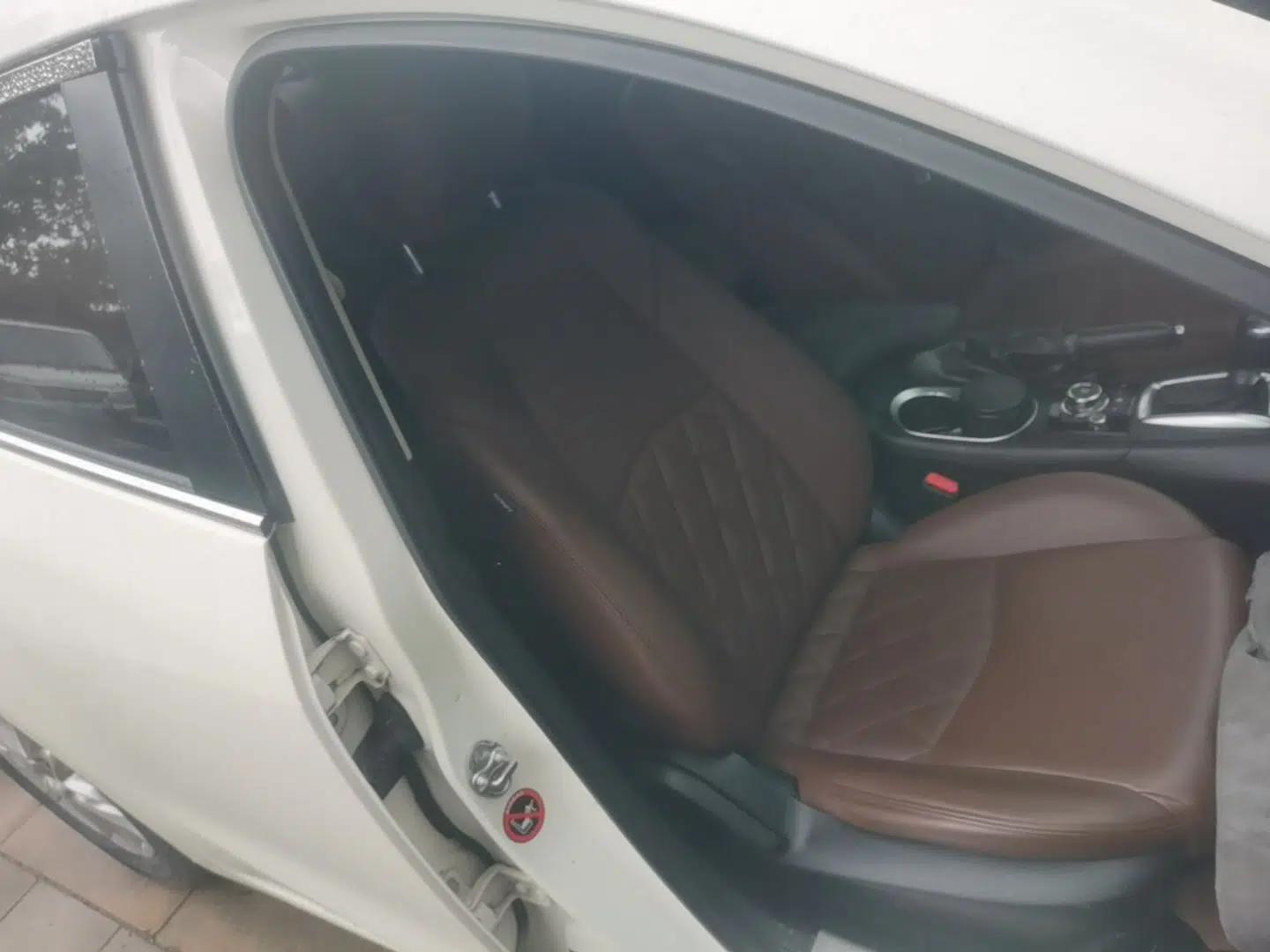 Mazda 3 Axela 2016 Sedan 1.5L Automatic Comfort Model — миниатюра 23