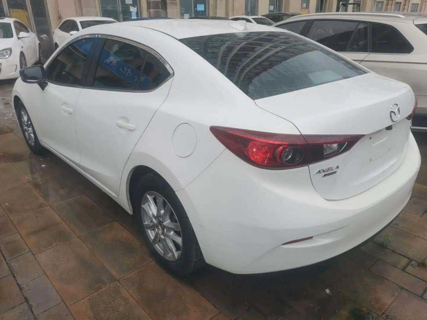 Mazda 3 Axela 2016 Sedan 1.5L Automatic Comfort Model — миниатюра 4