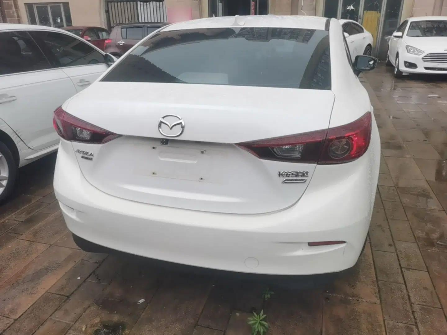 Mazda 3 Axela 2016 Sedan 1.5L Automatic Comfort Model — миниатюра 5
