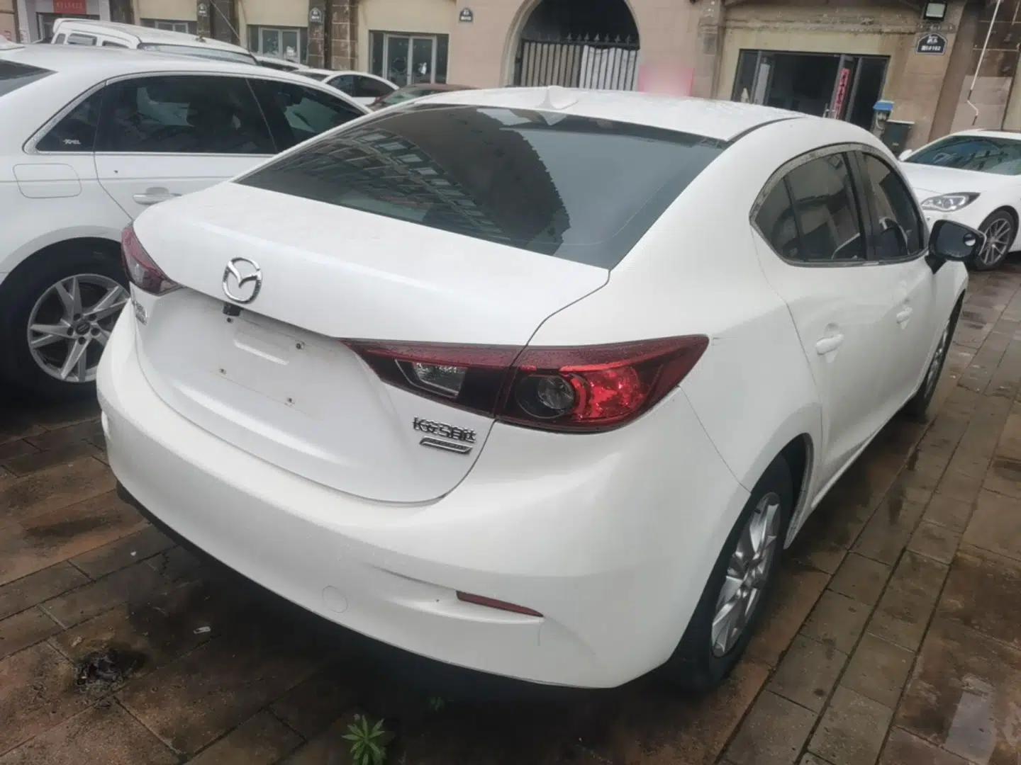 Mazda 3 Axela 2016 Sedan 1.5L Automatic Comfort Model — миниатюра 6