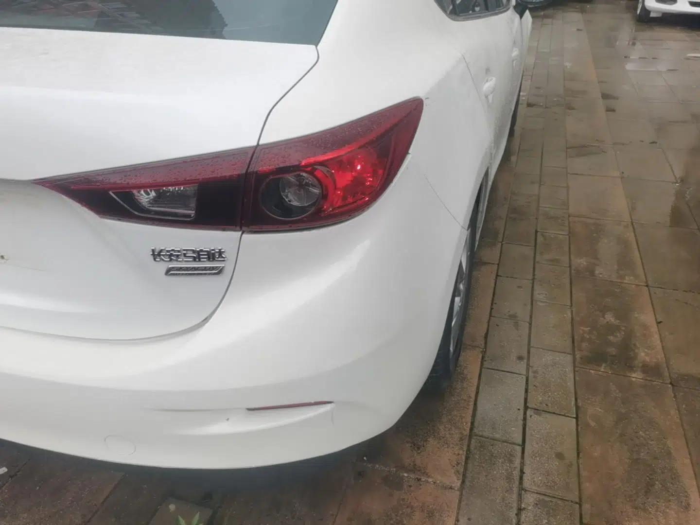 Mazda 3 Axela 2016 Sedan 1.5L Automatic Comfort Model — миниатюра 7