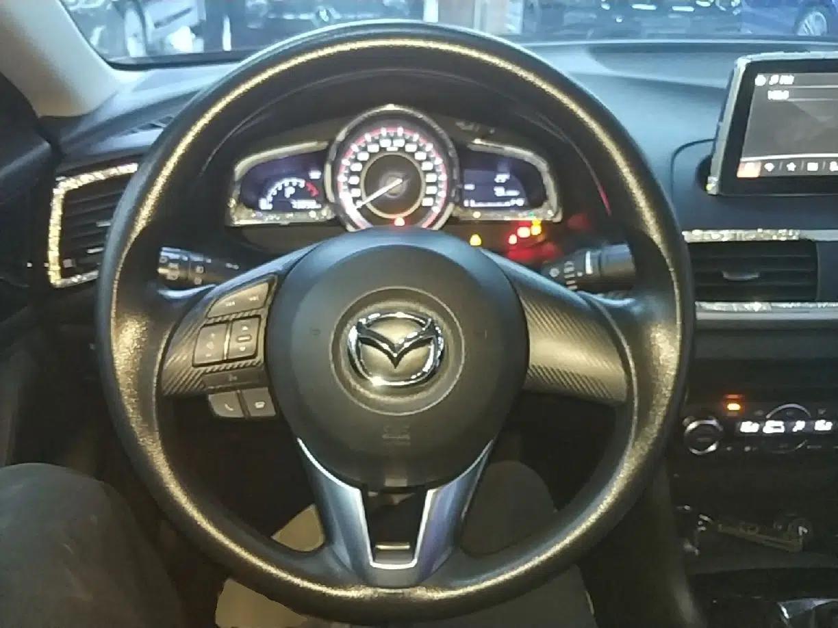 Mazda 3 Axela 2016 Sedan 1.5L Automatic Luxury Model — миниатюра 13