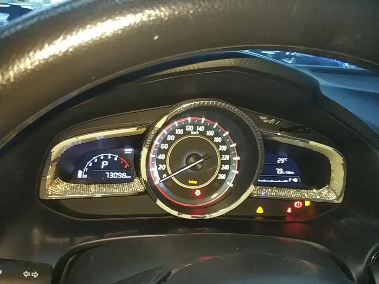 Mazda 3 Axela 2016 Sedan 1.5L Automatic Luxury Model — миниатюра 14