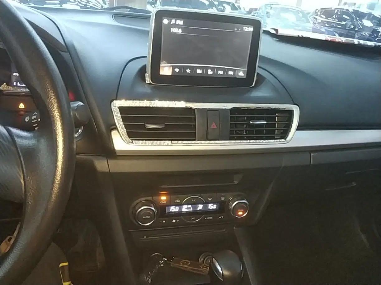 Mazda 3 Axela 2016 Sedan 1.5L Automatic Luxury Model — миниатюра 15