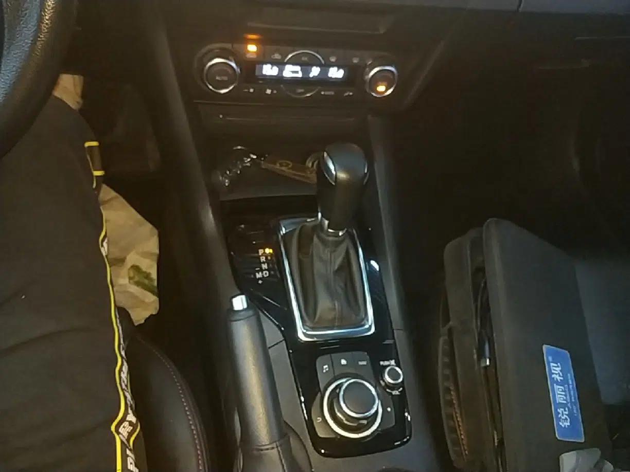 Mazda 3 Axela 2016 Sedan 1.5L Automatic Luxury Model — миниатюра 16