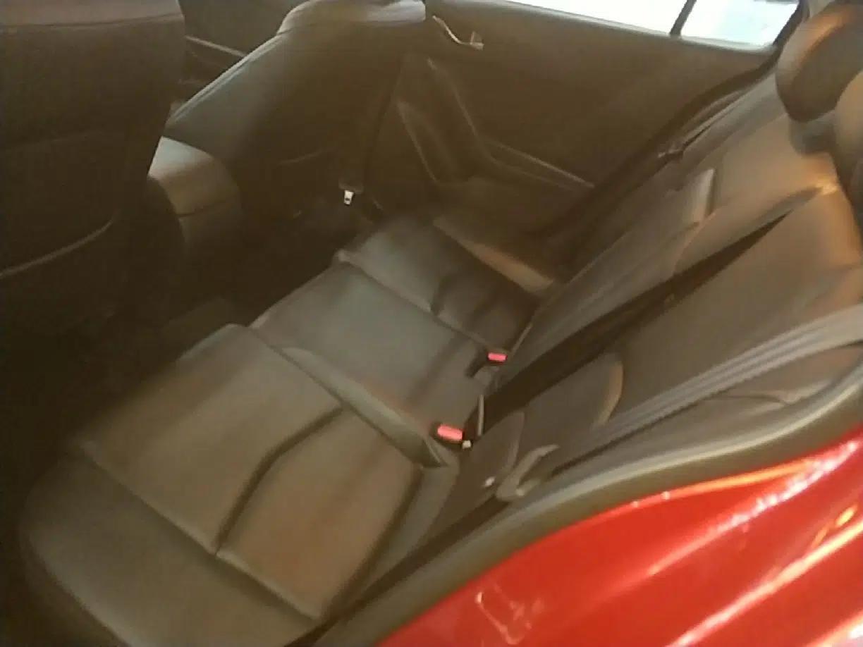Mazda 3 Axela 2016 Sedan 1.5L Automatic Luxury Model — миниатюра 19