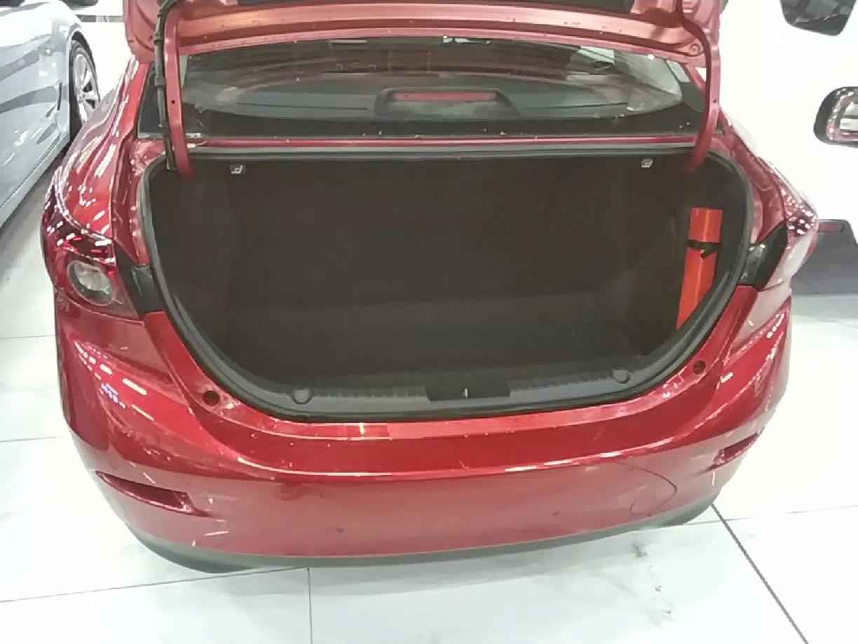 Mazda 3 Axela 2016 Sedan 1.5L Automatic Luxury Model — миниатюра 21