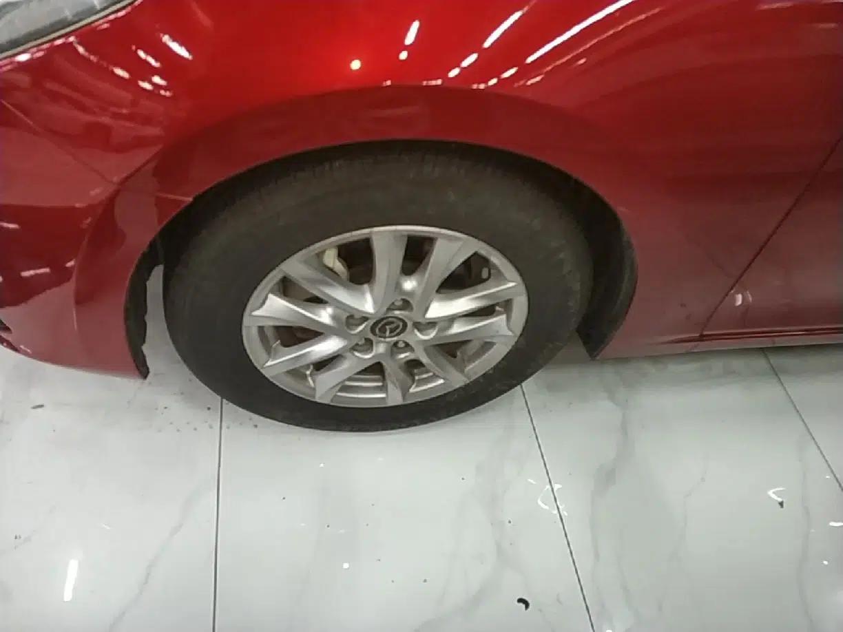 Mazda 3 Axela 2016 Sedan 1.5L Automatic Luxury Model — миниатюра 9
