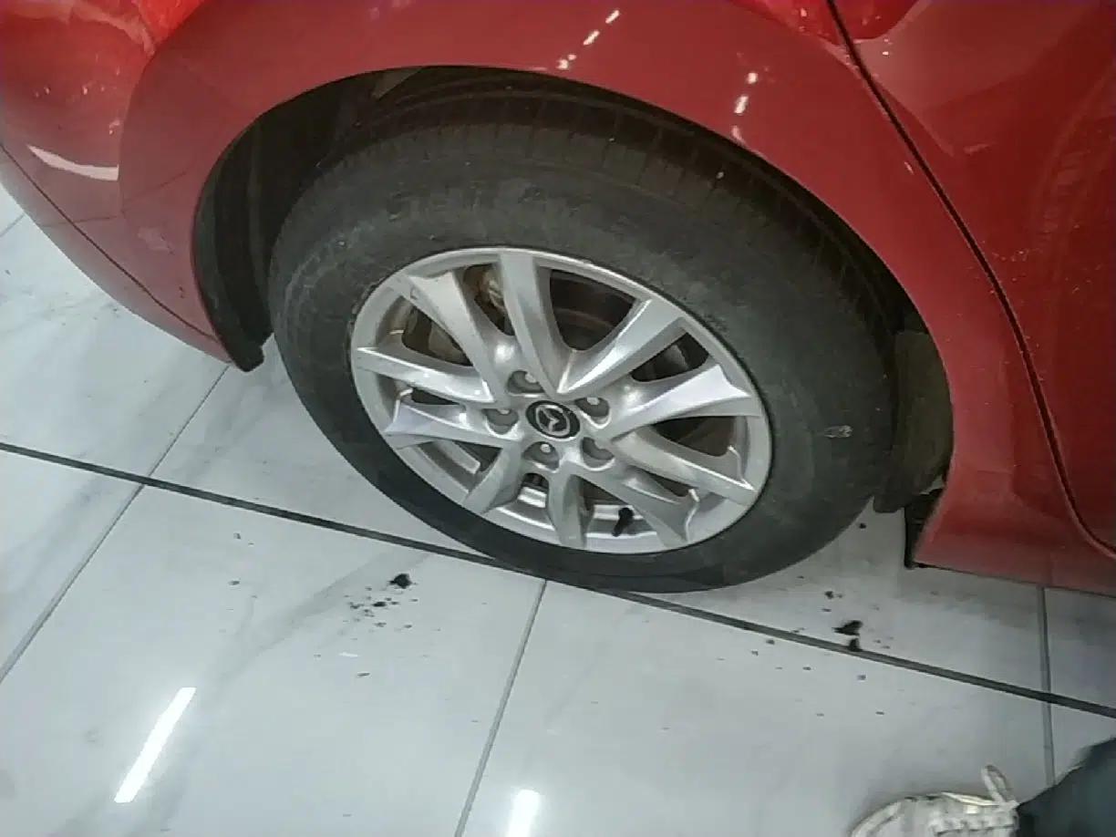 Mazda 3 Axela 2016 Sedan 1.5L Automatic Luxury Model — миниатюра 10