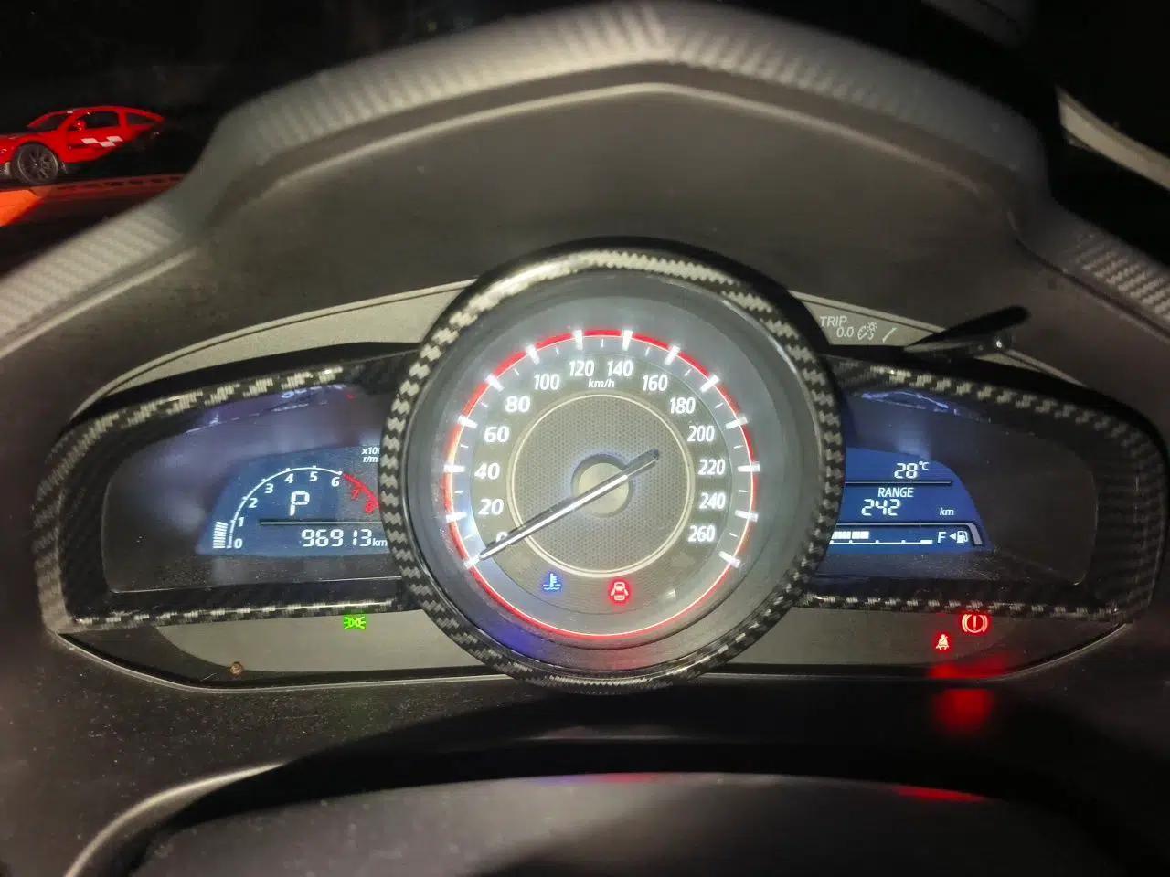 Mazda 3 Axela 2016 Sedan 1.5L Automatic Luxury Model — миниатюра 12
