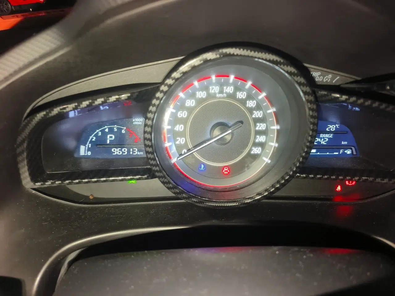 Mazda 3 Axela 2016 Sedan 1.5L Automatic Luxury Model — миниатюра 13